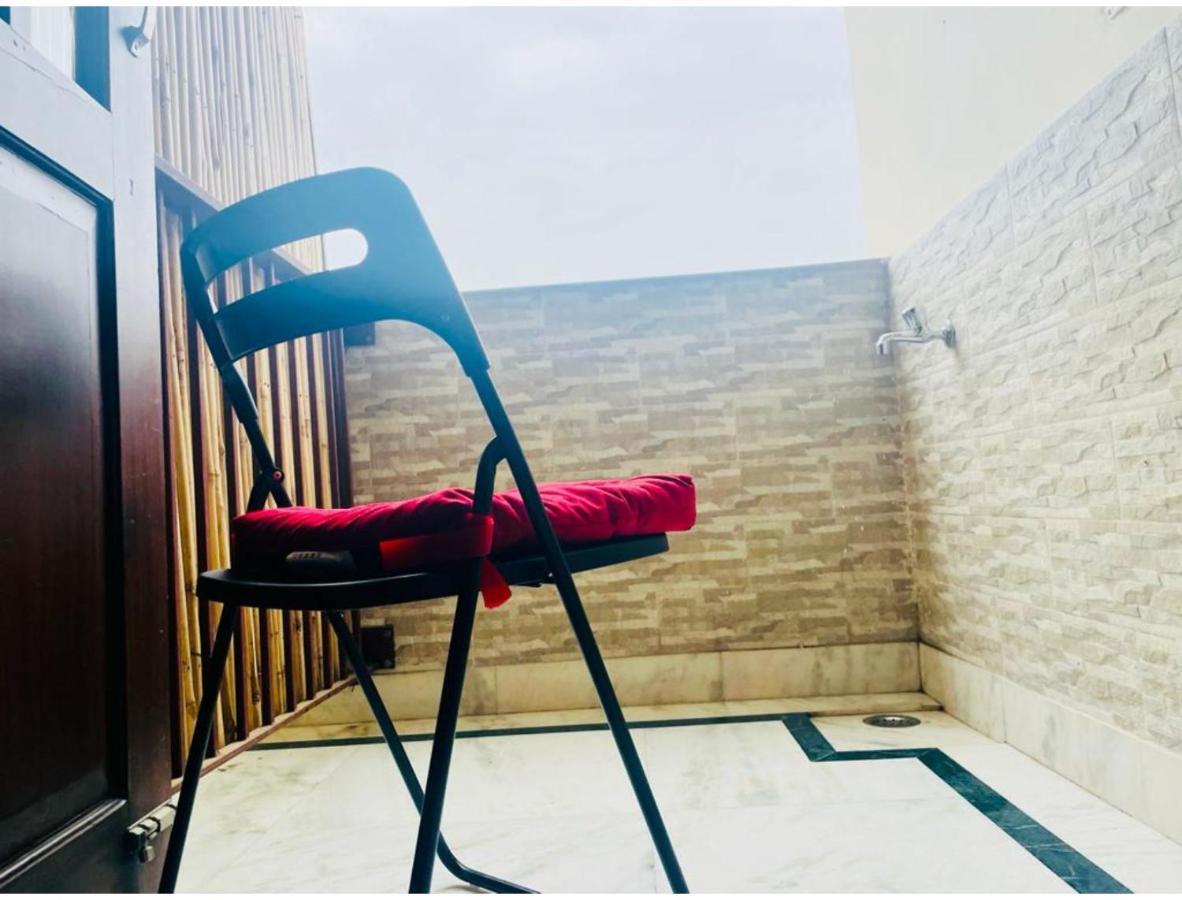 Bluo Studio4 Golf Course Road - Gym, Balcony, Lift Gurgaon Buitenkant foto