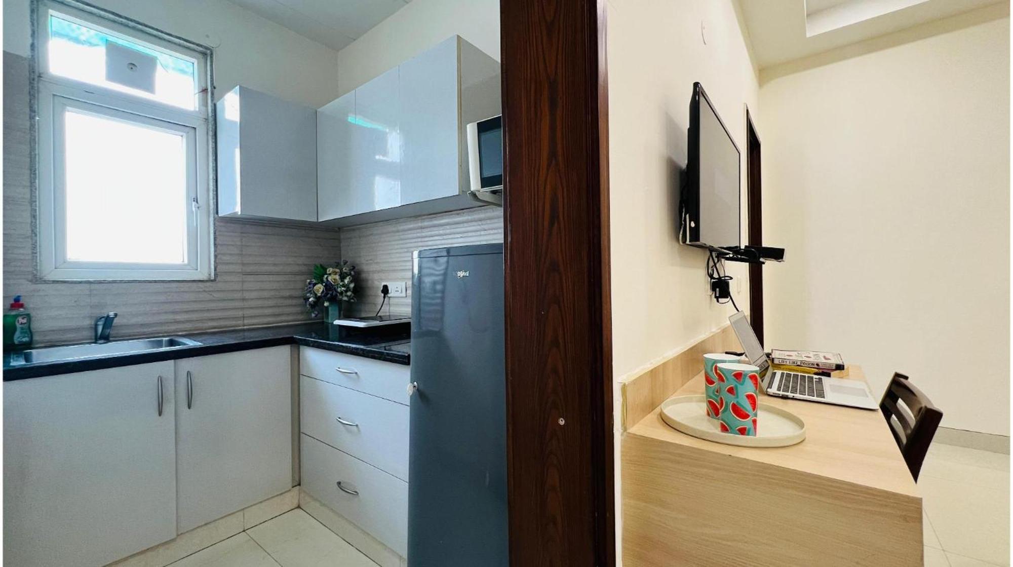 Bluo Studio4 Golf Course Road - Gym, Balcony, Lift Gurgaon Buitenkant foto