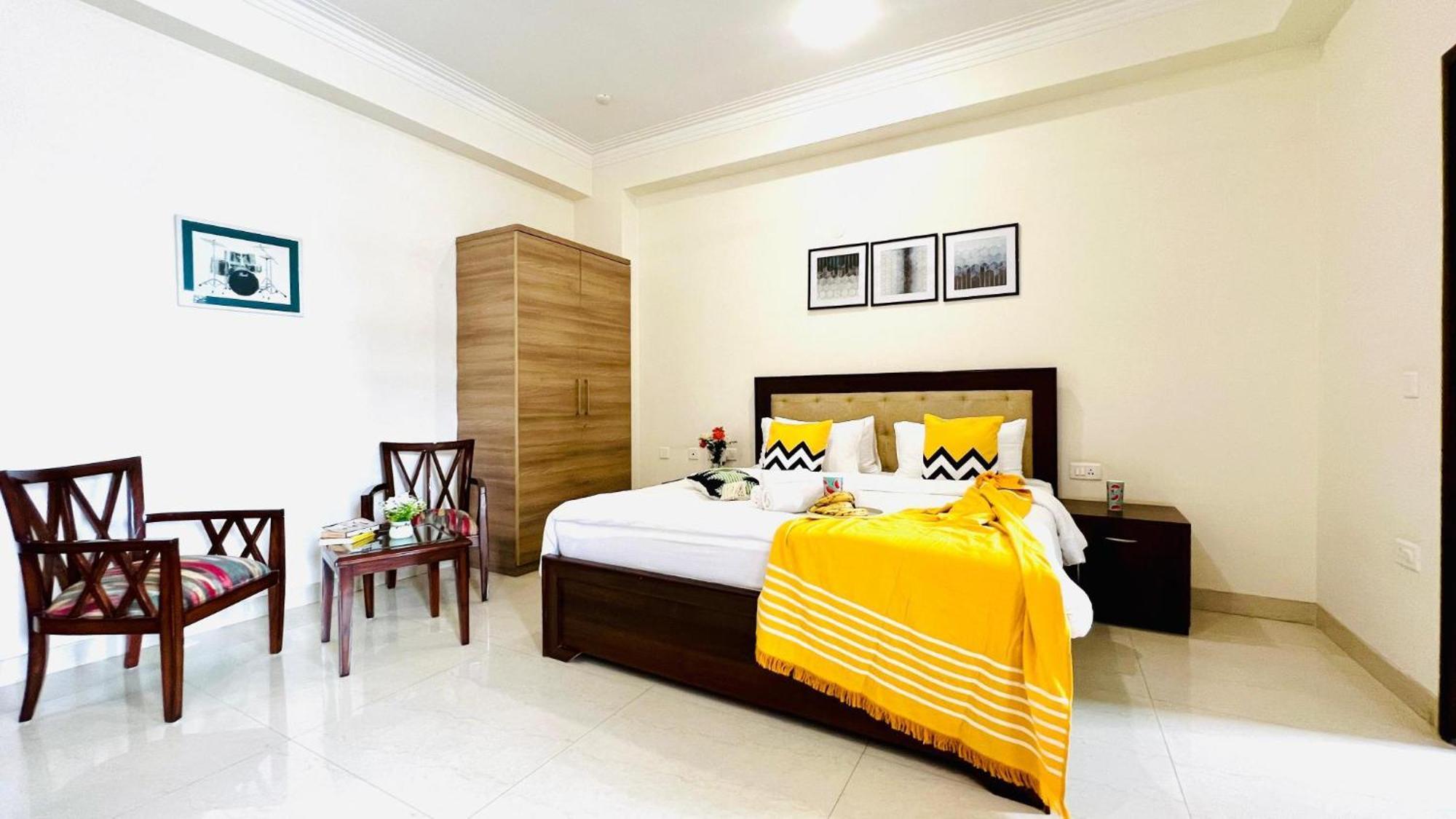 Bluo Studio4 Golf Course Road - Gym, Balcony, Lift Gurgaon Buitenkant foto